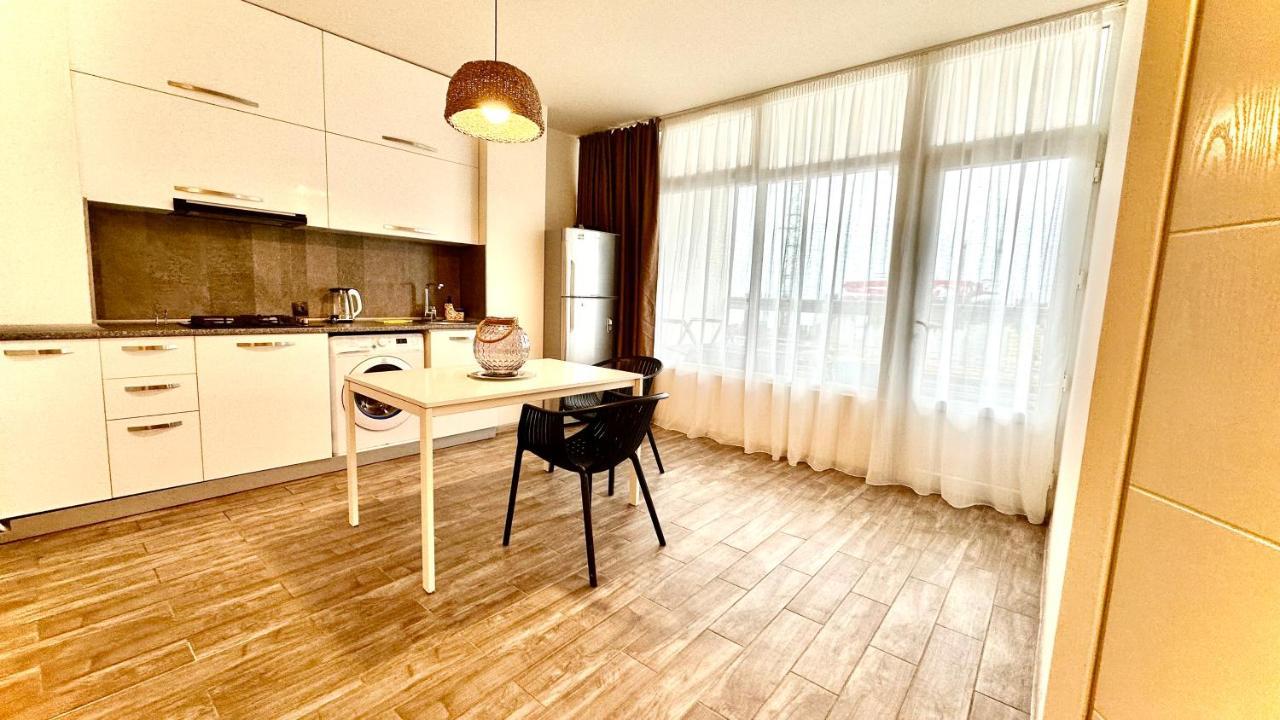 Magnolia Apartment Terrace 3 Batumi Eksteriør billede